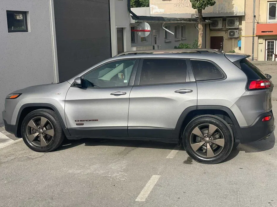 JEEP Cherokee 2.4 174 к.с Бензин / Газ — снимка 6