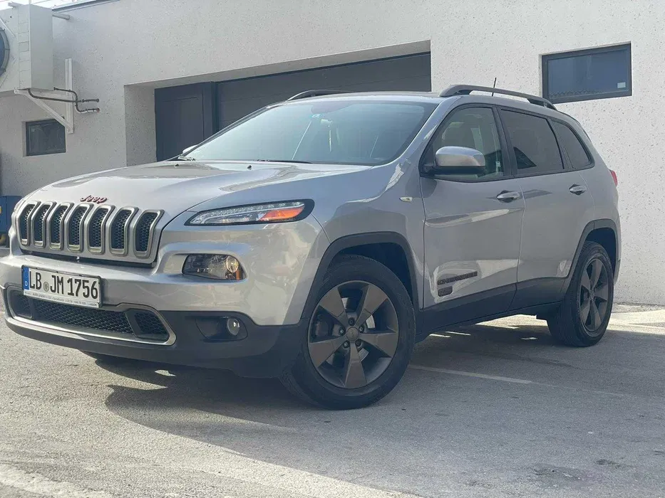 JEEP Cherokee 2.4 174 к.с Бензин / Газ — снимка 2