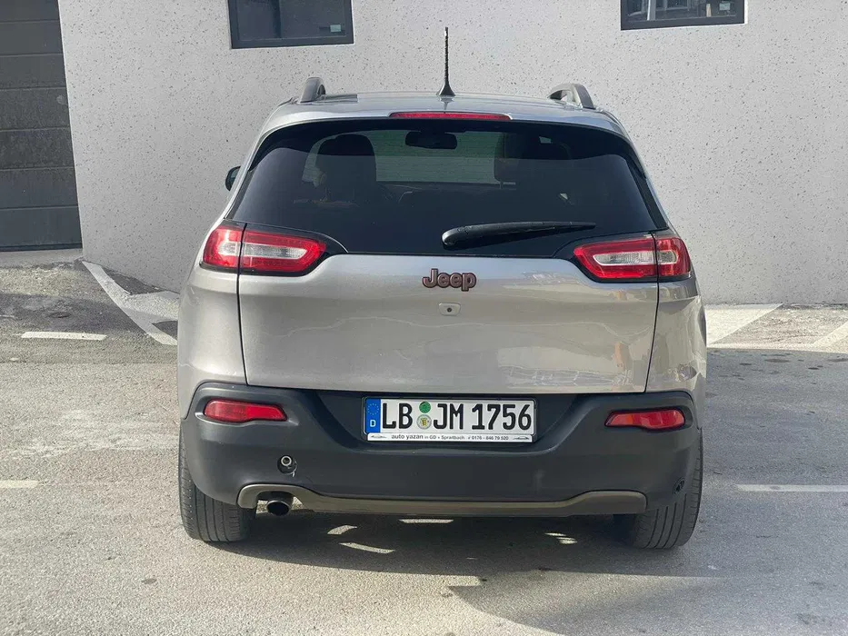 JEEP Cherokee 2.4 174 к.с Бензин / Газ — снимка 4