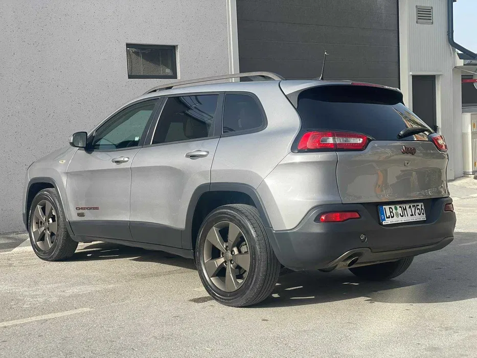 JEEP Cherokee 2.4 174 к.с Бензин / Газ — снимка 3
