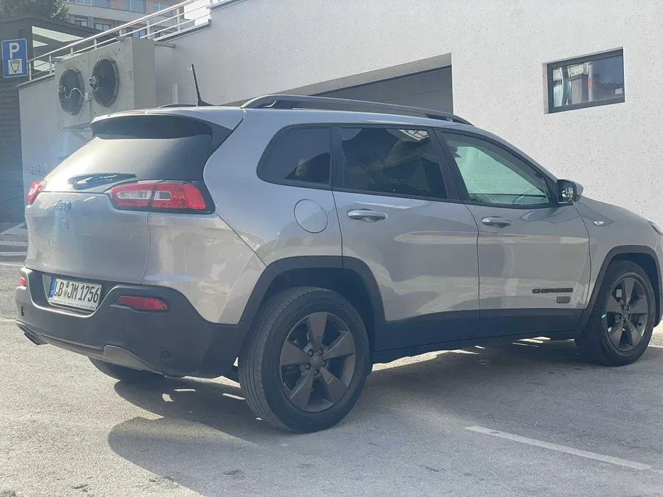 JEEP Cherokee 2.4 174 к.с Бензин / Газ — снимка 5