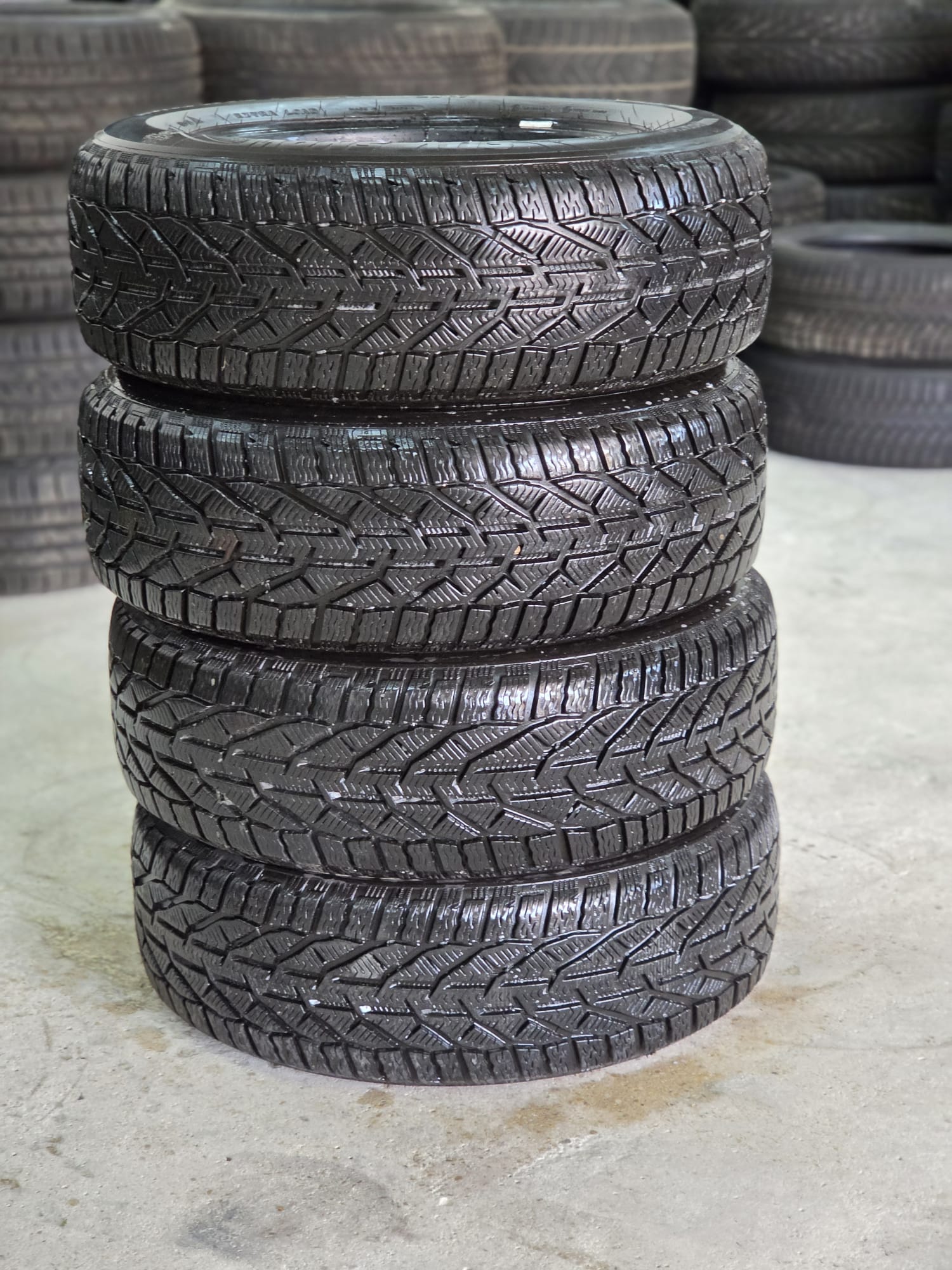 Зимни гуми 215 65 16 Sebring SUV snow Дот 3322 M+S